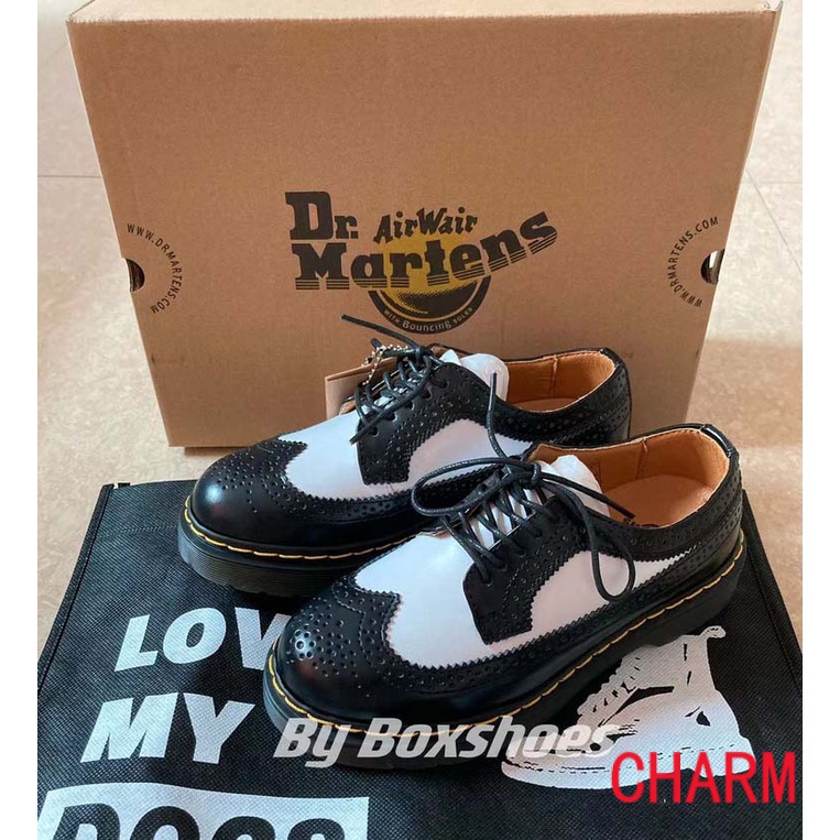 【คุณภาพสูง 100%】dr.martens 3989 รองเท้าแกะสลัก สไตล์อังกฤษย้อนยุค 5 รู ระบายอากาศ สําหรับผู้ชาย และผู้หญิง UC8G