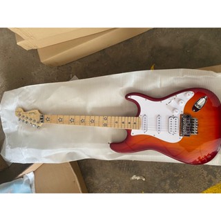 Fender Stratocaster ฟิงเกอร์บอร์ดเมเปิ้ล พร้อมสะพานสายกีตาร์ไฟฟ้า ลายดาว ดอกกุหลาบ