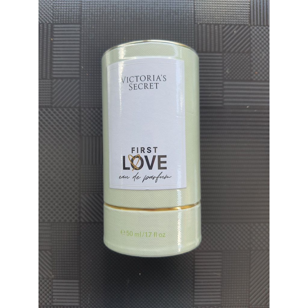 กล่องน้ำหอมเปล่า  Victoria's Secret  กลิ่น  First  Love  ใหม่แท้ 100% อเมริกา