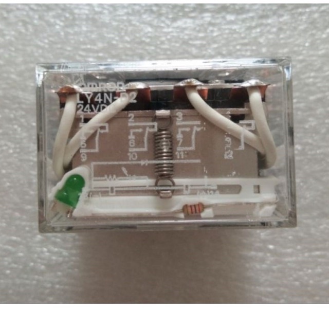 LY4N-D2 +shocket เดิมแท้ รีเลย์กลาง LY4N DC24V ส่งทุกวัน ร้านใน  กทม