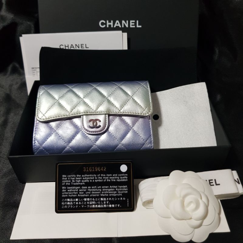 กระเป๋าสตางค์ Chanel แท้ 💯💯Trifold Wallet Medium 6"  rainbow metallic calfskin Holo 31