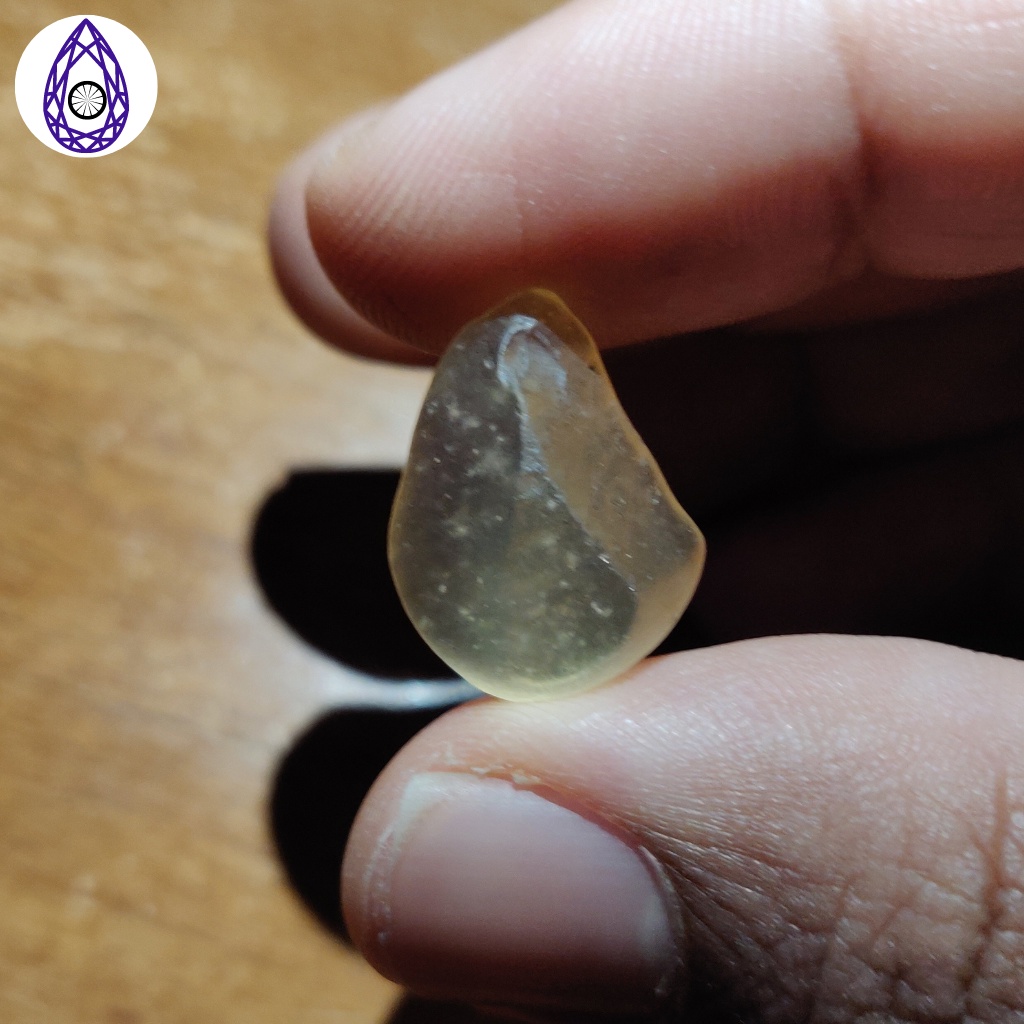 Golden Libyan Tektite/ LDG/ Libyan Desert Glass มาจากอียิปต์โดยตรง - 💯 เป็นธรรมชาติ - 1 ถึง 3 กรัม