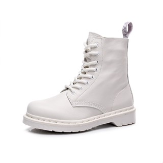 Dr. Martens รองเท้าบูท ข้อสั้น หนังวัวแท้ แบบผูกเชือก สีขาวลิ้นจี่ สําหรับผู้หญิง