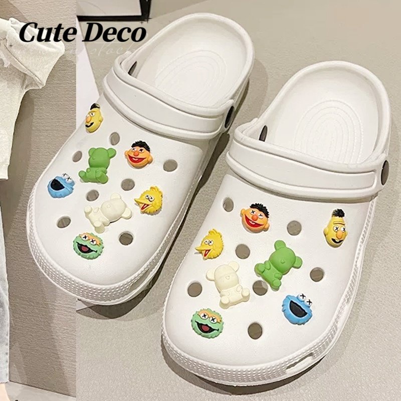 【 Cute Deco 】การ์ตูนน่ารัก Sesame Street (6 แบบ) Bert / Elmo / Cookie Monster Charm Button Crocs / Cute Jibbitz Croc Shoes DIY / Charm วัสดุเรซิน สําหรับ DIY