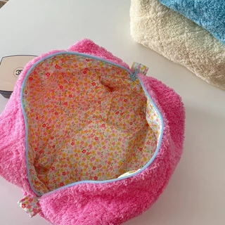fluffy pouch bag 34 - miss.girls กระเป๋าเครื่องสำอาง กระเป๋าใส่ของจุกจิก