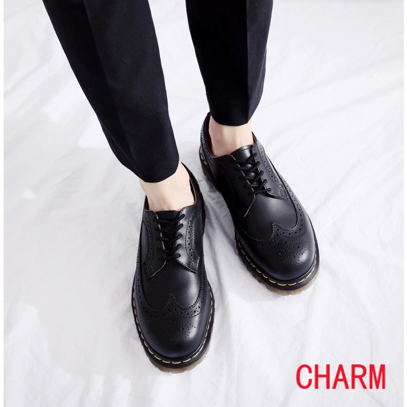 【คุณภาพสูง 100%】dr.martens 3989 รองเท้าแกะสลัก สไตล์อังกฤษย้อนยุค 5 รู ระบายอากาศ สําหรับผู้ชาย และผู้หญิง UC8G