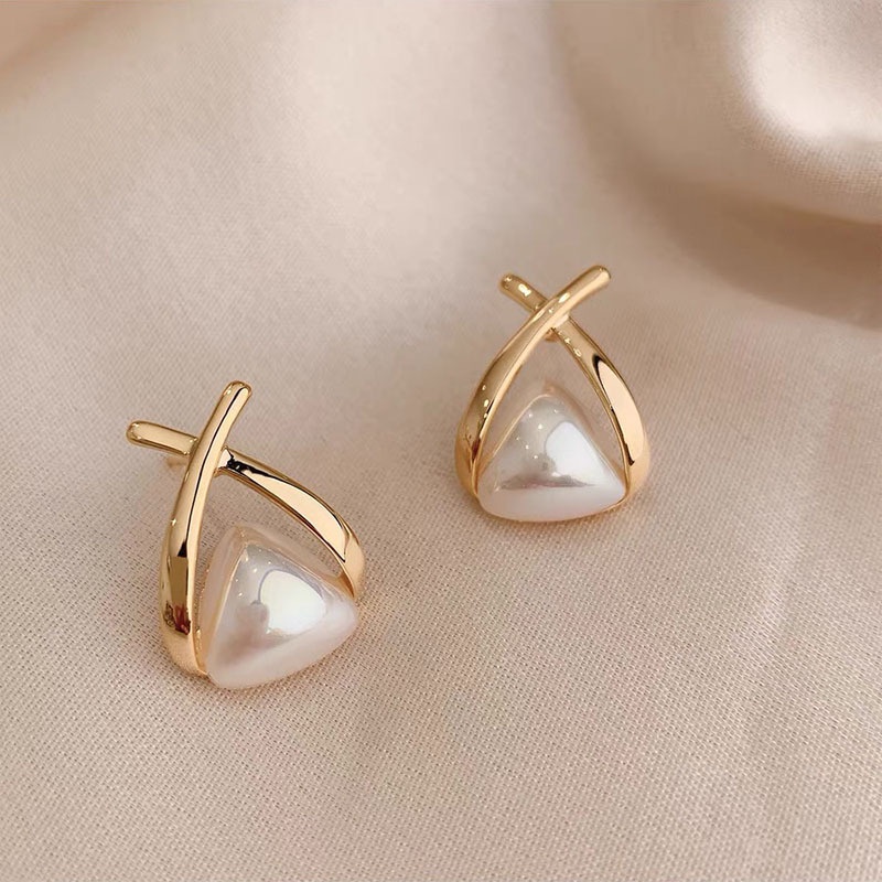 S925 Silver Pin Studs / ต่างหูมุกสามเหลี่ยมเรขาคณิต / Vintage Simple Temperament ต่างหู [การคุ้มครองสิ่งแวดล้อม]