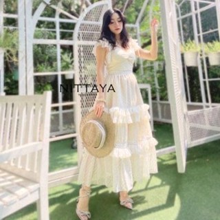 พร้อมส่ง🏰เดรสครีมระบายชั้นๆ nittaya