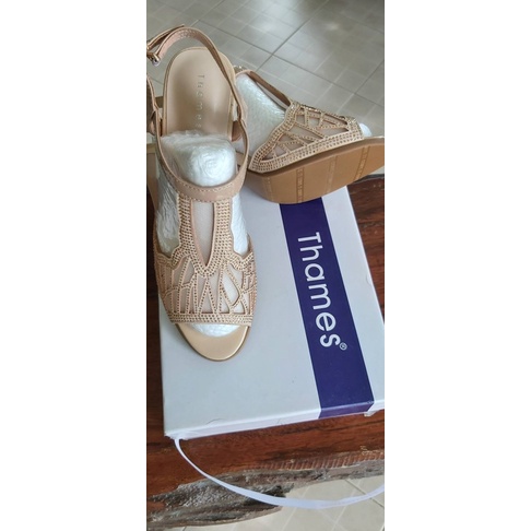 รองเท้าส้นสูง Thames