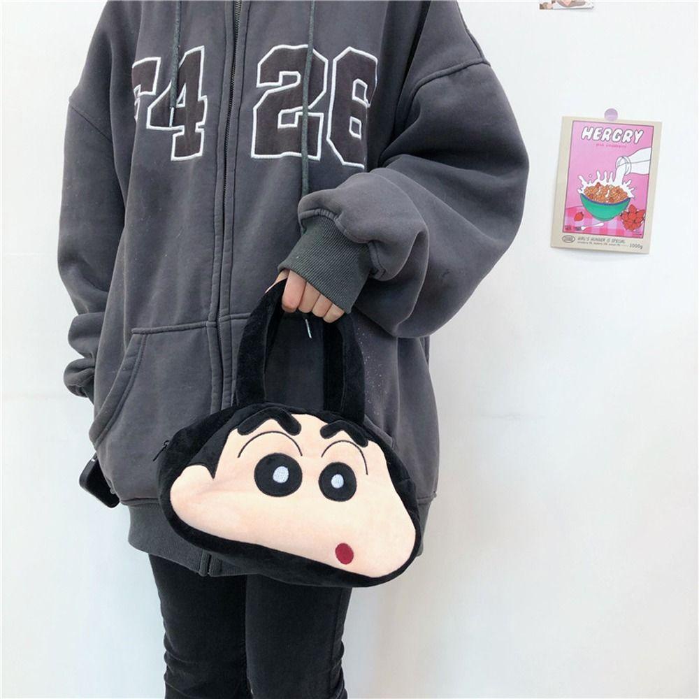 Jsjjingp ผู้หญิงอะนิเมะกระเป๋าถือสําหรับสาวน่ารัก Kawaii Crayon Shin Chan ตุ๊กตาการ์ตูนขนาดใหญ่ความจุแขวนแป้งกระเป๋าไหล่กระเป๋า