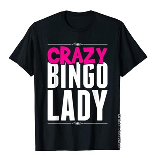 เสื้อยืดครอปเสื้อยืดผ้าฝ้าย พิมพ์ลาย Crazy Bingo Lady Lucky Player Bingo Pun Humor แฟชั่นสตรีท สําหรับผู้ชาย และผู้หญิงS