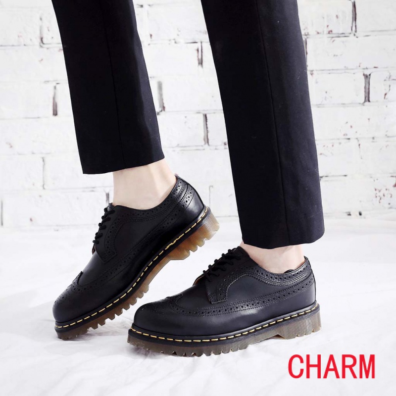 【คุณภาพสูง 100%】dr.martens 3989 รองเท้าแกะสลัก สไตล์อังกฤษย้อนยุค 5 รู ระบายอากาศ สําหรับผู้ชาย และผู้หญิง UC8G
