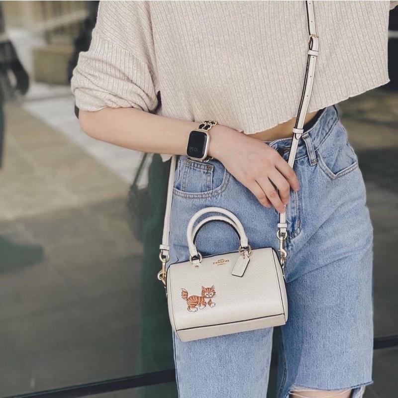 🎀(สด-ผ่อน) กระเป๋าทรงหมอนขาวลายแมว 6.5 นิ้ว CC430 Coach Mini Rowan Crossbody In Signature Canvas Wit