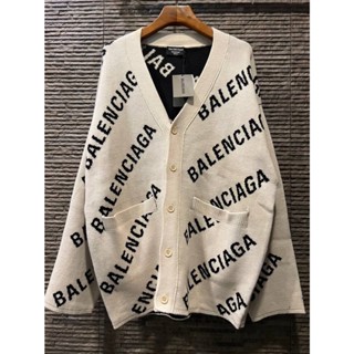 BALENCIAGA INTARSIA-KNIT LOGO CARDIGAN เสื้อคลุมกันหนาวแขนยาว คาร์ดิแกน แบรนด์บาลองเซียก้า ผ้าไหมพรม ลายตัวหนังสือโลโก้