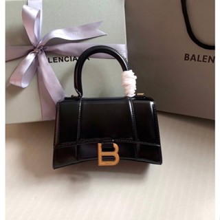 พร้อมส่ง New Balenciaga Hourglass xs top handle bag(Ori)