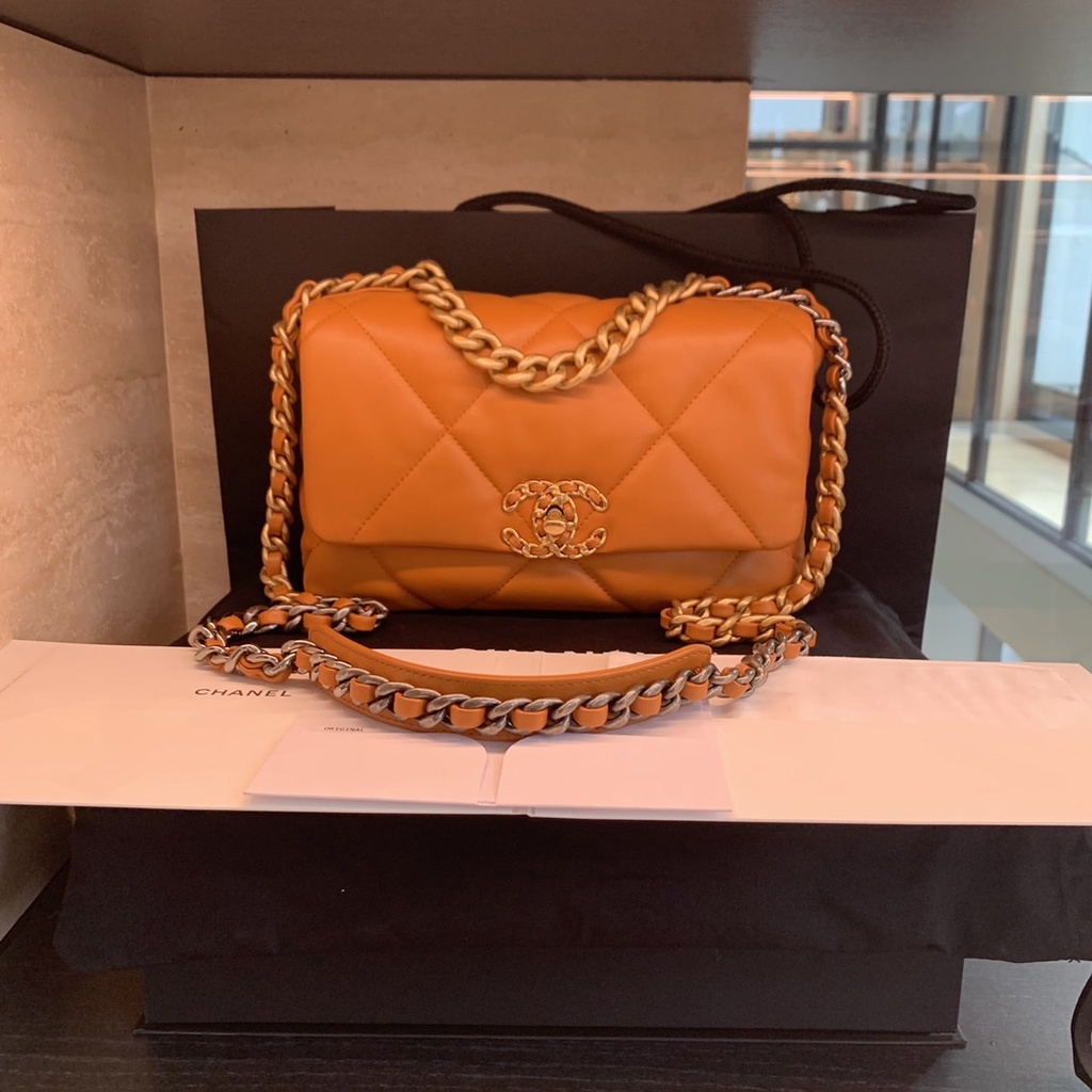 [CO220805661] Chanel / 19 Flap Bag Lambskin Microchip Orange