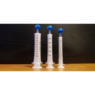 ไซริงค์ป้อนอาหาร / ยา หลากสีแบบใช้ซ้ำได้ พร้อมฝาครอบ Colored Reusable Oral Syringes with Tip Cap จากอเมริกา ราคาต่อชิ้น