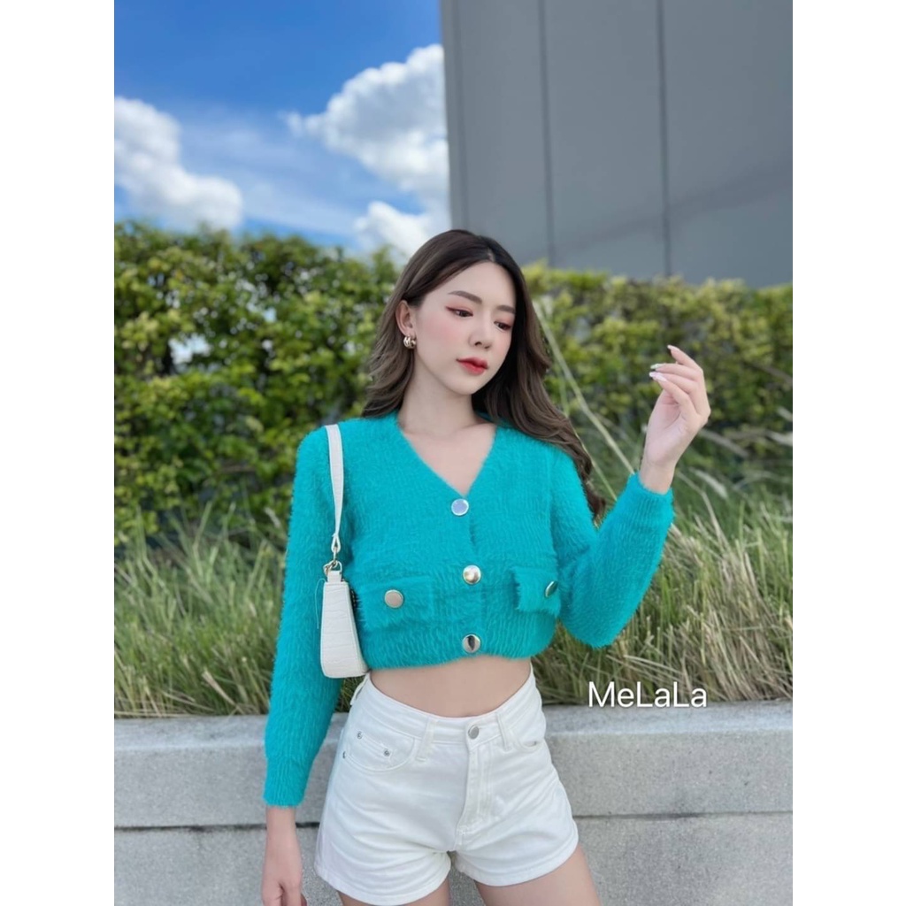 Waris เสื้อคลุมขนสไตล์เกาหลีขนมิ้ง ขนลื่นนุ่ม แขนยาวทรงวีหน้า กระดุมไฮโซมาก กระดุมแกะถอดได้ ใส่ในสไตล์ไหนก็สวยดูดี