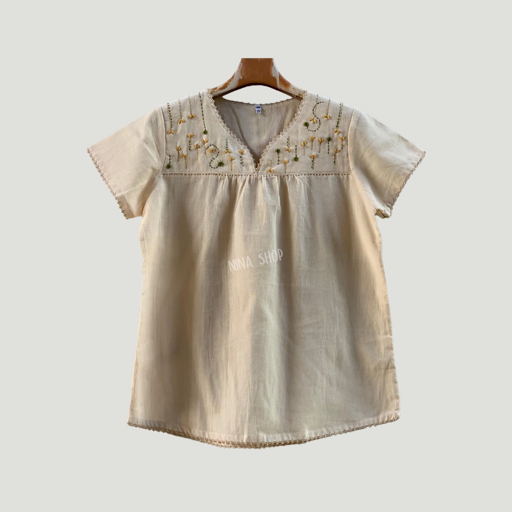 เสื้อผ้าฝ้ายสาลู คอหยดน้ำแขนสั้น ทรงสวยสวมใส่สบายร้อนแค่ก็ไม่กลัว ผ้าเนื้อนิ่มมือ พร้อมงานปักดอกมือแฮนด์และงานถักโคเชสวย