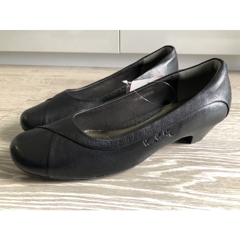 รองเท้าผู้หญิง Pierre Cardin ส้นเตี้ย นุ่มสบาย หนังแท้ size 25 jpn (ประมาณ 39-40 eu)