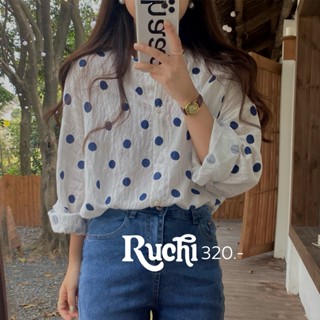 RUCHI 💙 เสื้อลายจุด  เชิ้ตคอกลม เสื้อขาว ใส่ทำงาน ผ้าคอตตอน blue dot ใส่สบาย สีขาว ลายจุดน้ำเงิน