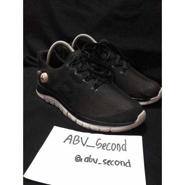 Hitam REEBOK THE PUMP รองเท้า REEBOK รองเท้าสีดํา