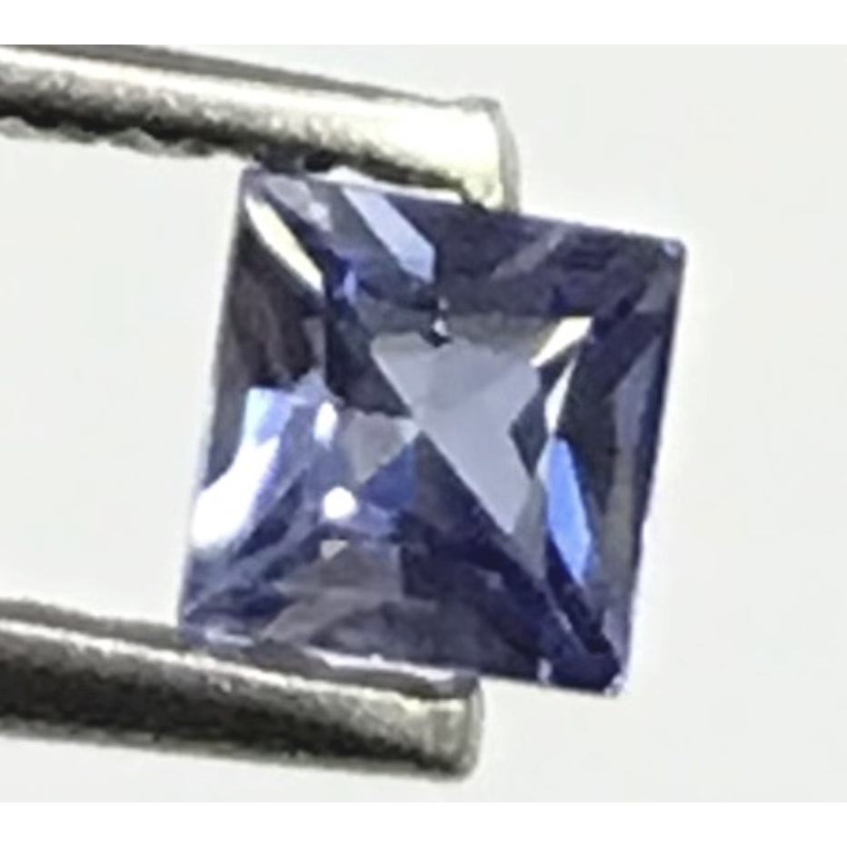 พลอยคอรันดัมบลูแซฟไฟร์สังเคราะห์ทรงสี่เหลี่ยมขนาด 3 มม. Ceylon sapphire color 3 mm square shape synt