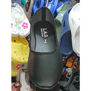 รองเท้าคัทชูส้นเตี้ยผู้หญิงสีดำหนังด้านsize 36-41