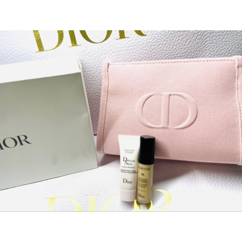 ชุดกระเป๋าเครื่องสำอางค์สีชมพู Dior + Forever 2N Neutral ขนาด 5 ML + Capture Totale Dreamskin 7 ML แท้💯