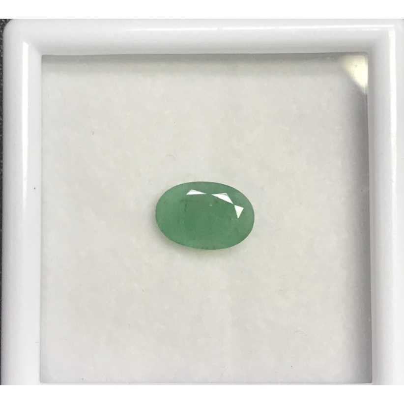 มรกต 1.69cts, 10.1x6.9x3.5mm รูปไข่ คุณภาพดี ธรรมชาติ 100% Emerald 1.69cts, 10.1x6.9x3.5mm oval shap