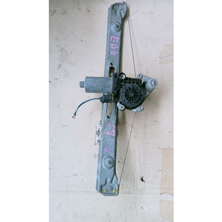 รางยกกระจกไฟฟ้าหลังซ้าย BMW e46 รางยกกระจกไฟฟ้า หลังซ้าย e46 รางยกกระจกไฟฟ้าหลังซ้าย e46 รางยกกระจกไ