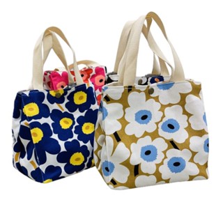 กระเป๋าหิ้วลายดอกไม้ marimekko รุ่นนี้ขยายข้างได้ เพิ่มขนาดสบาย ๆ
มีกระดุมปิดด้านบน