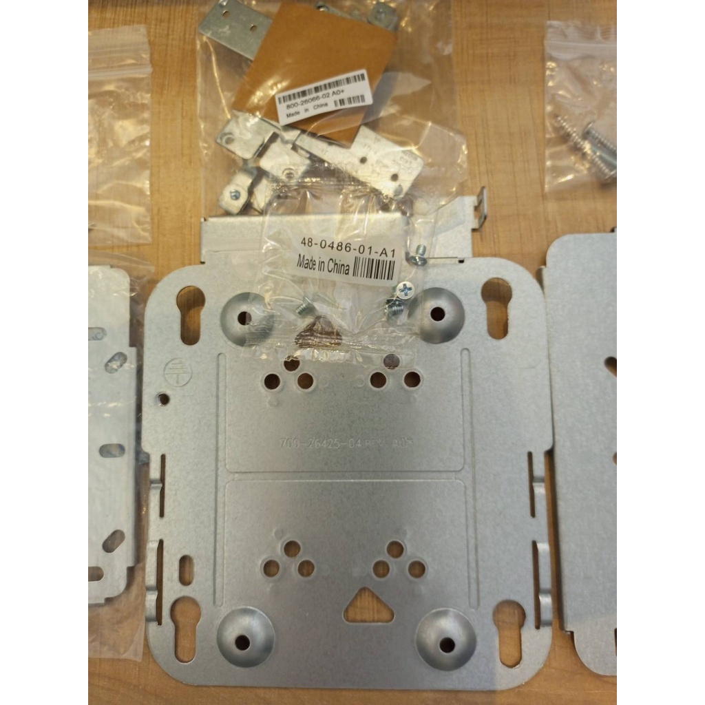 CISCO Wall or ceiling Mount: แผ่นเพลทสำหรับยึดติดตั้ง Access Point cisco