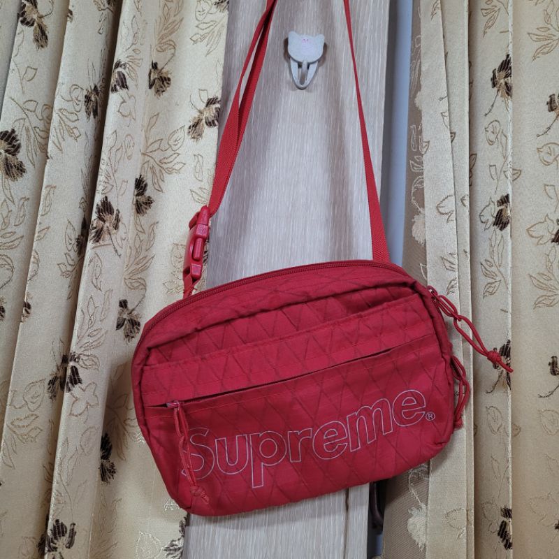 กระเป๋า supreme ของแท้ สีแดง