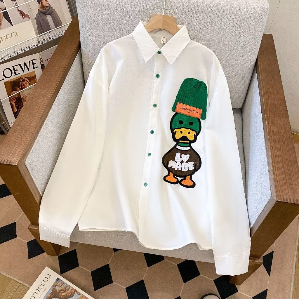 เสื้อเชิ้ตแขนยาวลําลอง แบบบาง ปักลายการ์ตูนเป็ดน่ารัก คุณภาพสูง แฟชั่นฤดูใบไม้ร่วง สไตล์เกาหลี และอเมริกา สําหรับผู้ชาย 2022