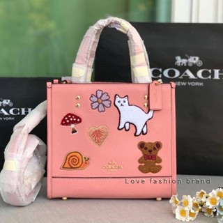 👑ผ่อน0%~แท้100%👑 กระเป๋าสะพาย Coach Dempsey Tote 22 With Creature Patches Style No. CC421