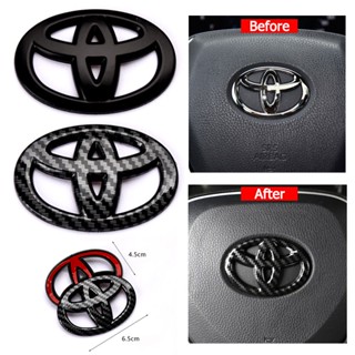 【 TOYOTA / โตโยต้า 】โลโก้ Logo แตรพวงมาลัย TOYOTA ปี 2005 - ปัจจุบัน พลาสติกลายเคฟล่าดำขนาด 6.5x4.5cm