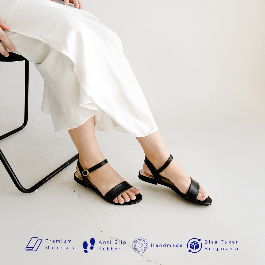 La Vita E Bella Lucy รองเท้าแตะส้นแบนผู้หญิงสายรัดข้อเท้าพร้อมหัวเข็มขัด [LP 502]