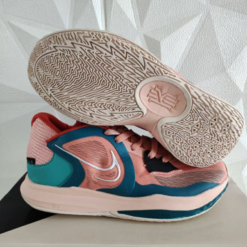 รองเท้าบาสเก็ตบอล Kyrie low 5 bright spruce