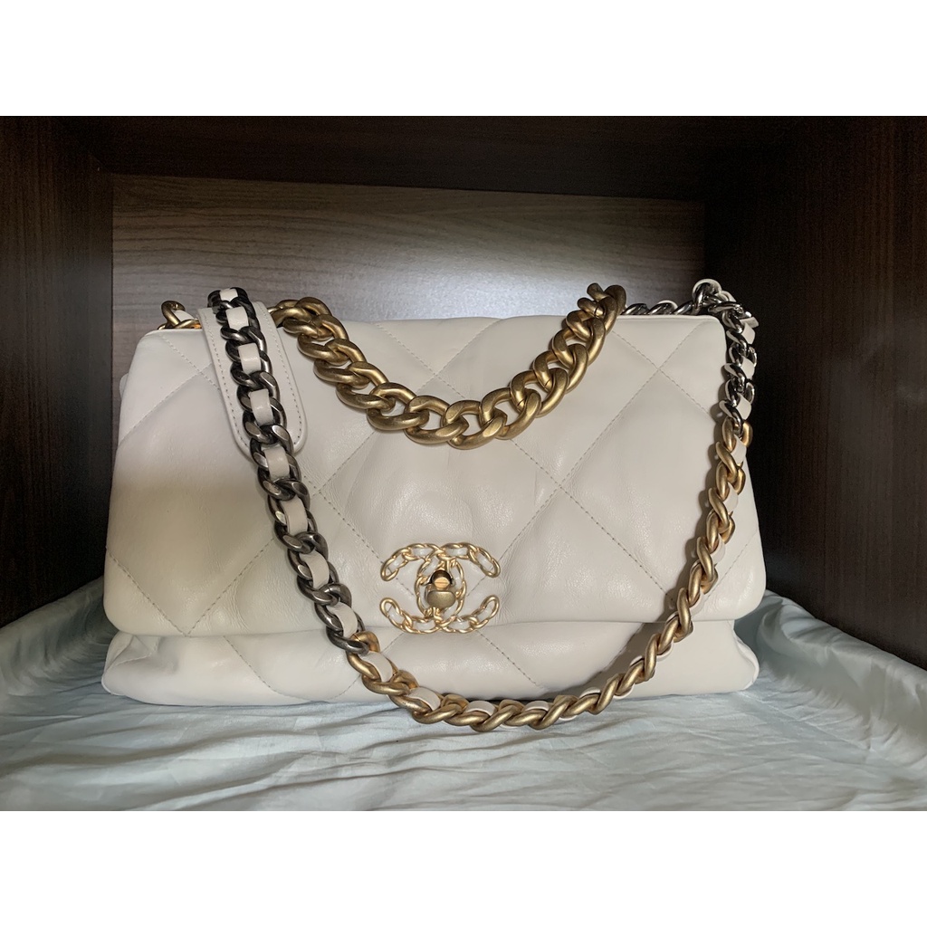 กระเป๋า ชาแนล Chanel 19  Large White Gold Hardware มือสอง งานลุ้นแท้