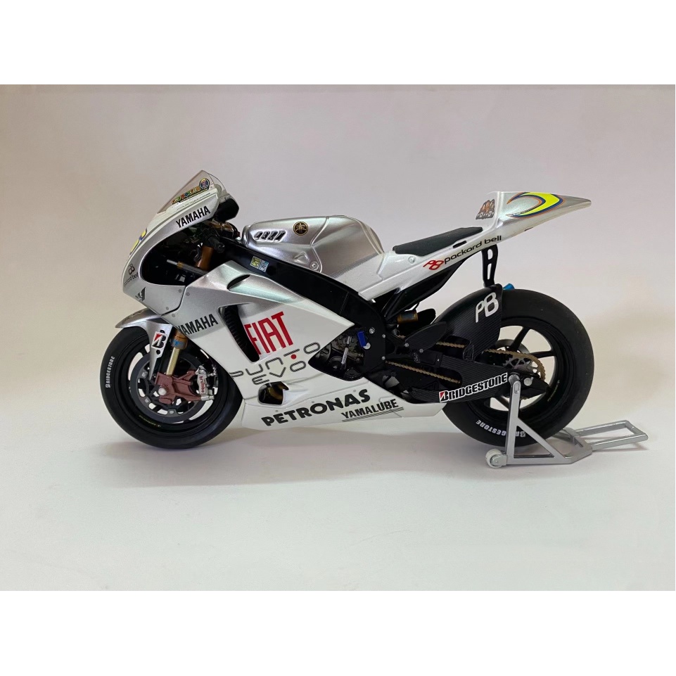 Tamiya รุ่น Minichamps 1/12 YAMAHA Rossi YAMAHA YZR-M1 09 14120 zyp1688