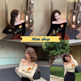 Mini shop🌸พร้อมส่ง🌸 (98116) เสื้อไหมพรมเปิดไหล่ ผ้าร่อง ดีเทลลายดอกทิวลิปน่ารักมาก