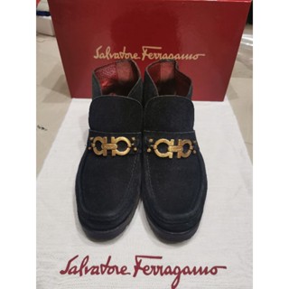 รองเท้า Ferragamo​ หนังกลับสีดำ