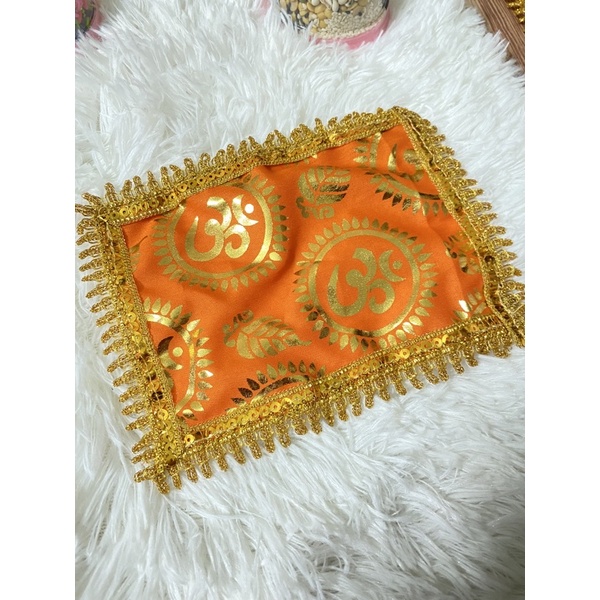 ผ้าโอม ผ้าลายโอม ผ้ารององค์เทพ(9x9นิ้ว)