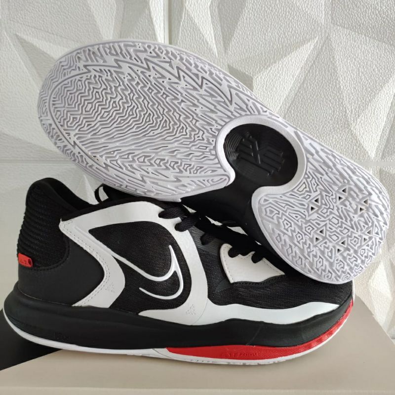 รองเท้าบาสเก็ตบอล Kyrie low 5 bred