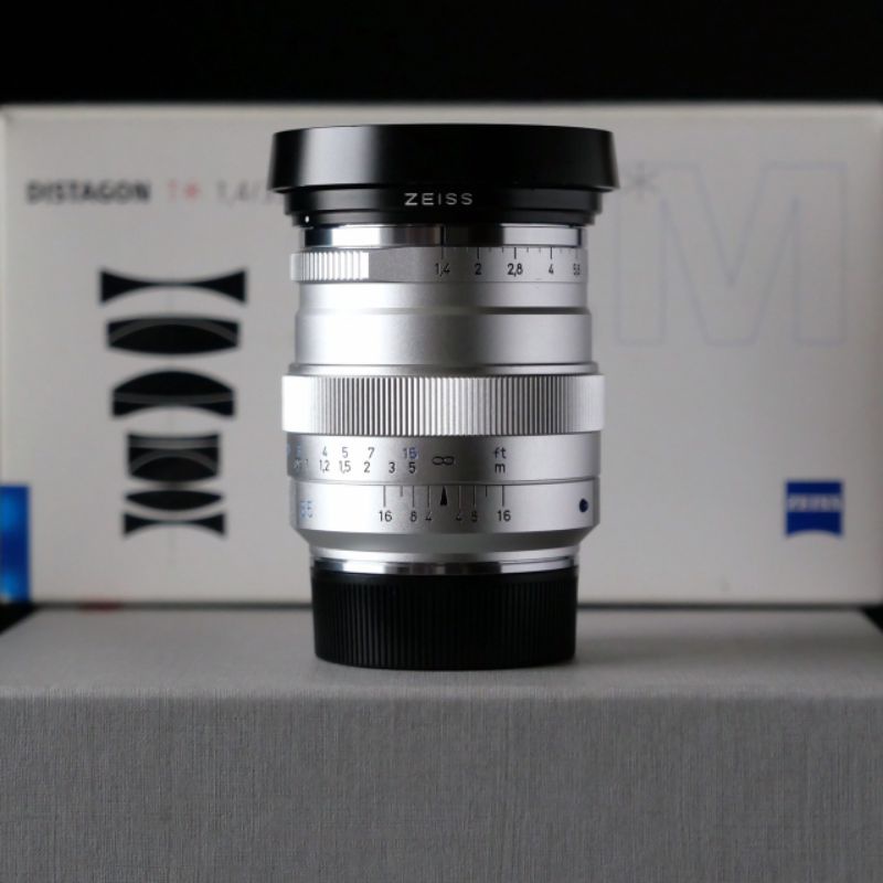 ( Used!! ) Carl Zeiss 35  F1.4 Distagon T* ZM  Silver < Mint >