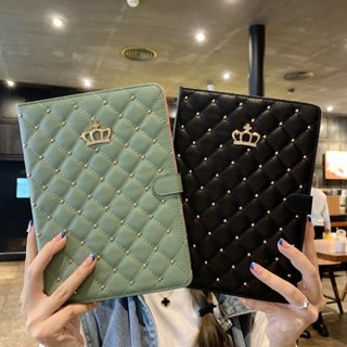 เคสหนัง PU ฝาพับ กันกระแทก ลายมงกุฎ ตาราง หรูหรา พร้อมขาตั้ง สําหรับ iPad Pro 11 M2 2022 Air5 4 10.9 10.2 9th 8th Generation Mini 6 Mini 5 10.5 Air 2 9.7