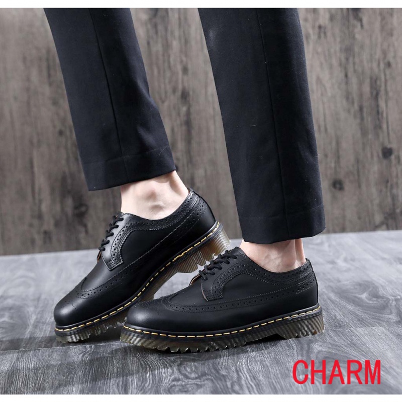 【คุณภาพสูง 100%】dr.martens 3989 รองเท้าแกะสลัก สไตล์อังกฤษย้อนยุค 5 รู ระบายอากาศ สําหรับผู้ชาย และผู้หญิง UC8G