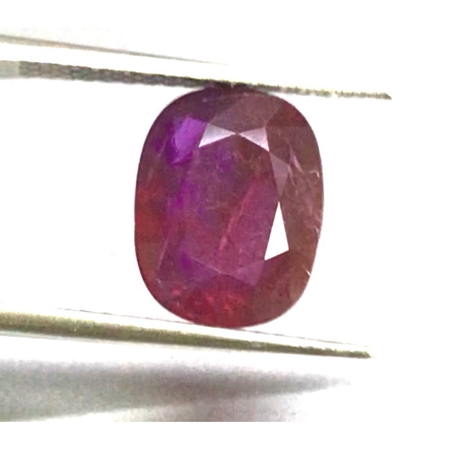 ทับทิม 3.06 กะรัต 10x8x3.8 มม. รูปไข่ พลอยธรรมชาติ 100% Ruby 3.06cts 10x8x3.8mm oval shape 100% natu