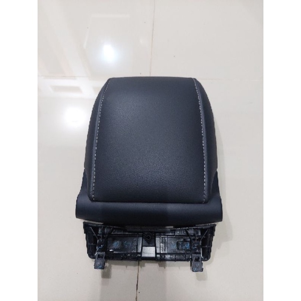 ฝาครอบกล่องคอนโซล Innova Reborn / Innova Venturer Console Box Cover / Innova Reborn Console Box Arm 